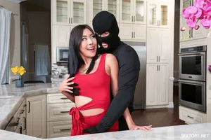 Người chồng vô sinh, bà xã bị bắt thụ thai với bố Người chồng để tìm người nối dõi