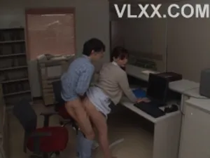 Cháu gái ăn mặc hở hang bị chú ruột địt phồng lồn