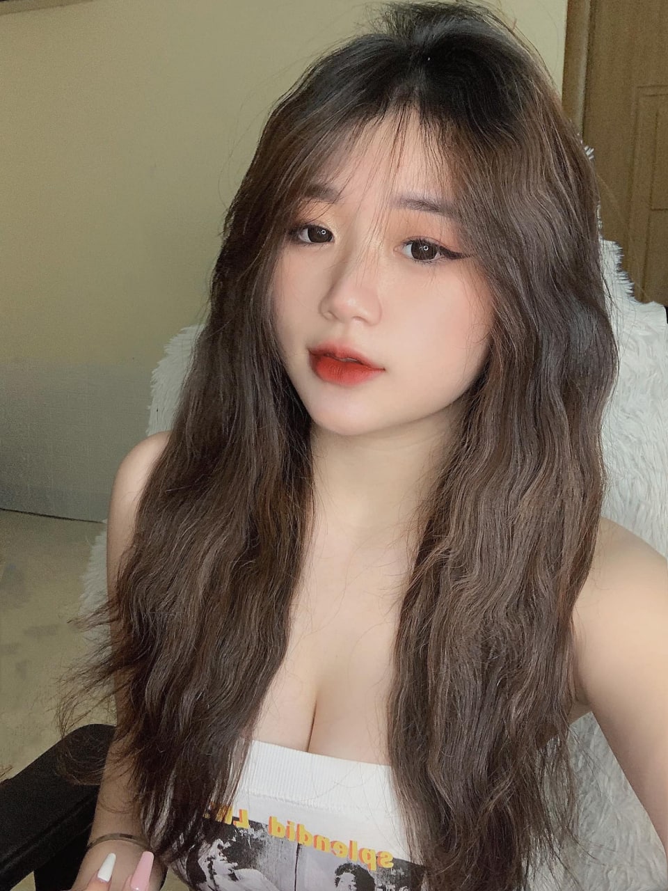 HUNTB-458 "Nếu anh muốn làm điều đó, anh nên nói ngay từ đầu! Tôi luôn mang theo bao cao su vì đó là điều tôi muốn làm..." "Tôi xin lỗi. Tôi muốn làm điều đó!" Gửi đến người bạn thời thơ ấu dễ thương của tôi...